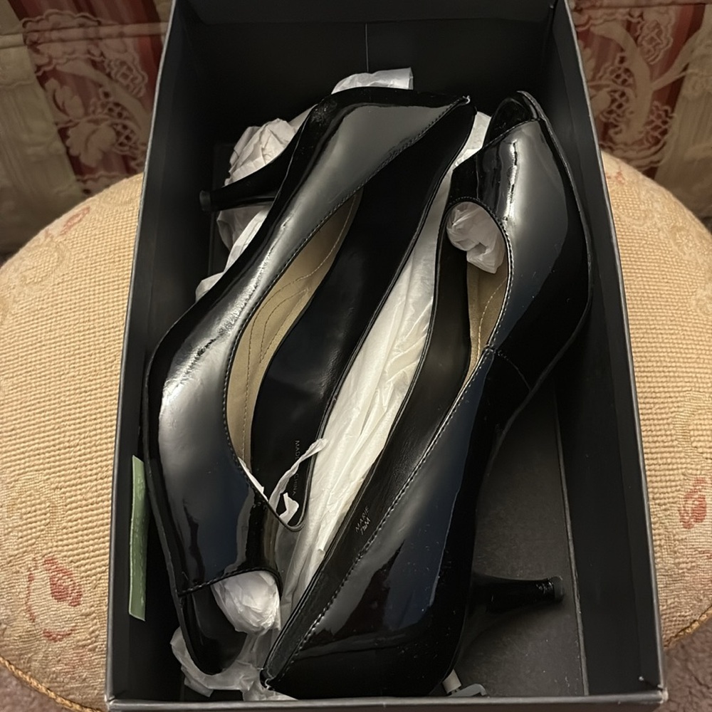 Tahari Glossy Black Peep Toe Heels - Picture 6 of 7
